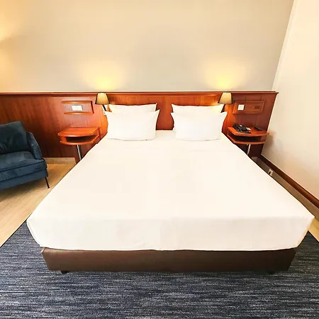 Radisson Blu Park & Conference Centre 4*