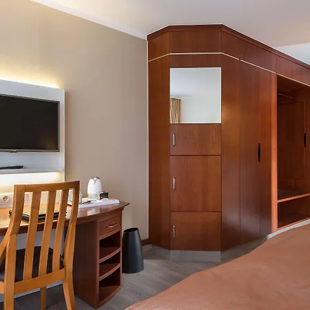 Radisson Blu Park & Conference Centre 4*