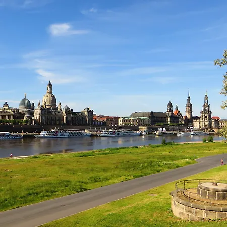 Hotel Radisson Blu Park & Conference Centre 4*