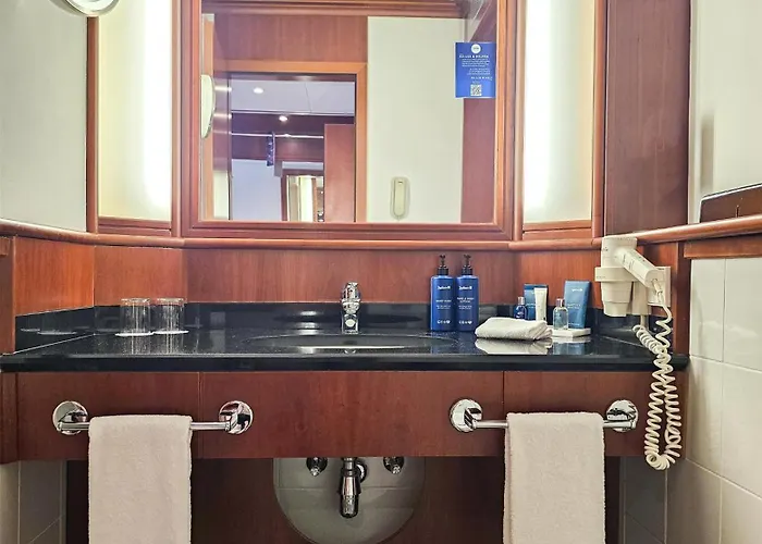 מלון Radisson Blu Park & Conference Centre 4*