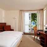מלון Radisson Blu Park & Conference Centre 4*
