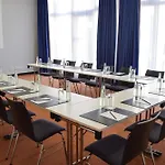 Radisson Blu Park & Conference Centre מלון