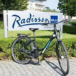 Radisson Blu Park & Conference Centre מלון 4*